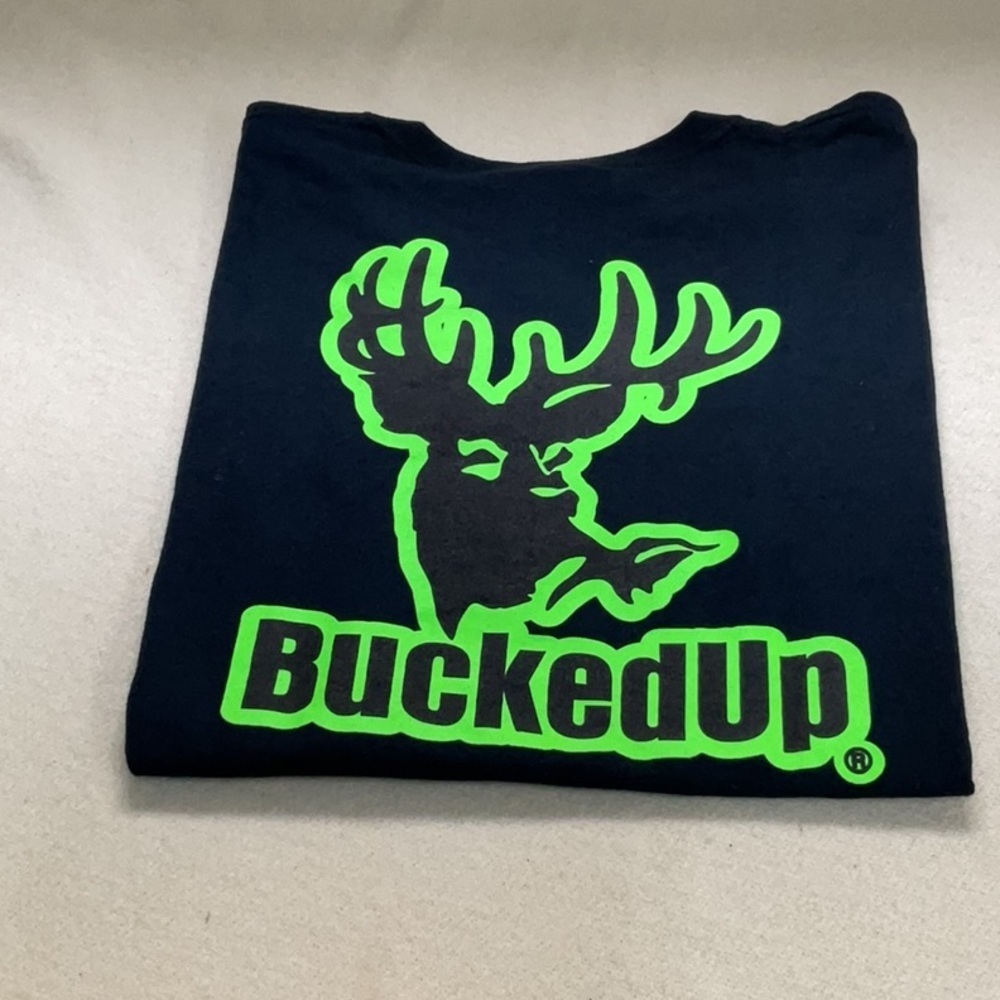 NWT men’s short sleeve bucked up t-shirt